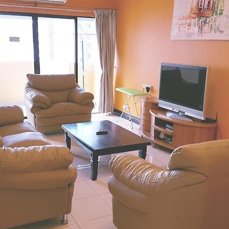 Marina Court Kota Kinabalu- Bigger Group Stay Together- 6 Bedroom Apartments Екстер'єр фото