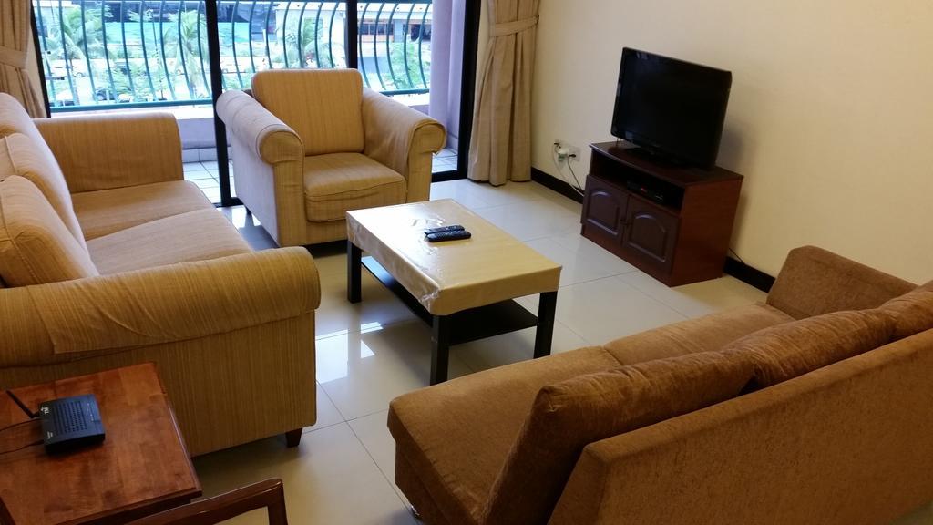 Marina Court Kota Kinabalu- Bigger Group Stay Together- 6 Bedroom Apartments Номер фото